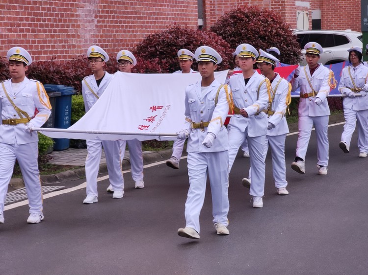 德育之窗|驛路梨花處處開，雷鋒精神代代傳 